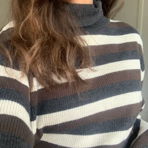 Stickad tröja - Storlek S-M stickad skön mysig tröja. 