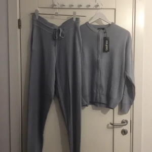 Stickat mys set - Stickad set, aldrig använt. Färgen är mer ljusblå än på bild. Köparen betalar frakt 🌼