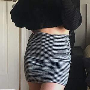 en jättefin kjol från hm💓 använd fåtal gånger och är i nyskick! säljer pga att den inte är min stil längre🌷