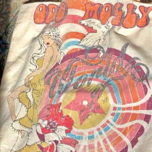 Tygkasse - Odd Molly  - Jättefin tygkasse från odd Molly köpt 2018 . Säljer då den inte  kommer till användning . 😊🧚🏻‍♀️✨