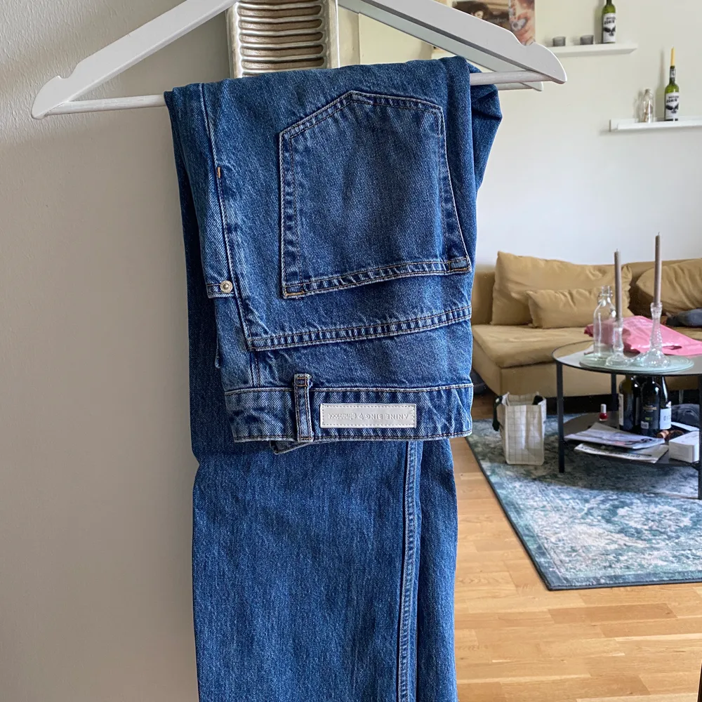 Jeans från ginatricot i samarbete med Annie bing, byxor som är mer raka i formen.. Jeans & Byxor.