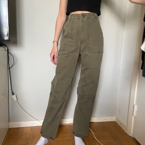 Cargo-pants H&M - Byxor från H&m i felfritt skick! Snygg passform 