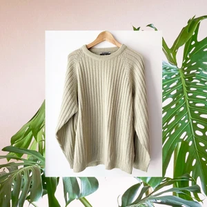 Stickad tröja oversize - Säljs på @haawsecondhand 💙 kolla in vårt konto på instagram! 