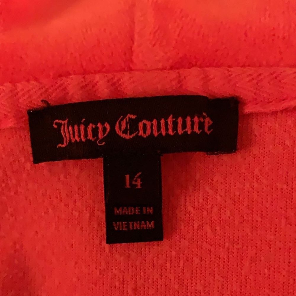 Jätte fin tröja från Juicy Couture andvänd några gånger men är i bra skick. Först i kvarn . Tröjor & Koftor.
