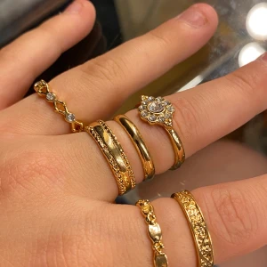 Ringar - Säljer även dessa ringar då jag köpte fel där också✨ strl: M/L men skulle verkligen säga mer S/M❣️