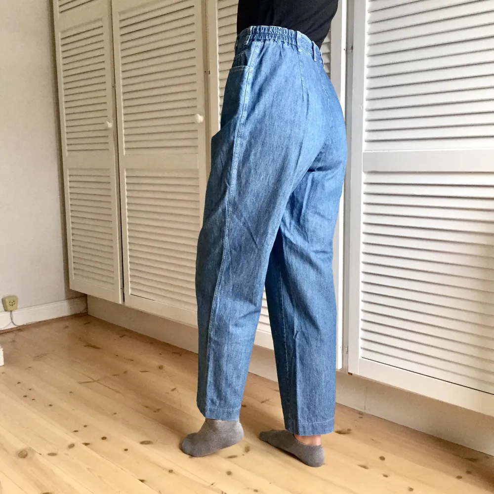 Baggy jeans i ett extremt skönt tyg. Från märket Voglia quality och i storlek 40 (men passar mig som vanligtvis har storlek 36 pga resor i midjan) Skriv till mig om du är intresserad eller om du har några frågor👖Fraktkostnad tillkommer! . Jeans & Byxor.
