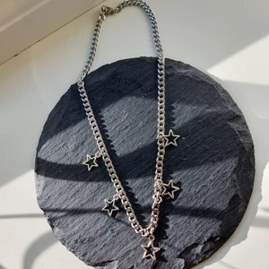 Halsband - Storsäljaren med 5 silverstjärnor finns nu även i rostfritt stål!! Pris: 149 kr (frakt är medräknat i priset)