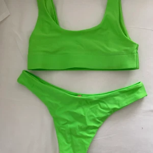 Neongrön bikini från Nelly - Helt oanvänd bikini. Säljer pga för liten. Fraktar mot betalning 💘