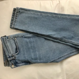 Helt nya Filippa k jeans  - Helt oanvända Filippa k jeans med alla tags kvar. Strl S. Modell debbie. Light wash jeans. Billigare vid snabb affär 