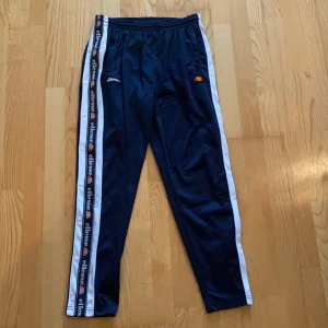 Ellesse byxor - Sköna byxor i bra skick i strl L.