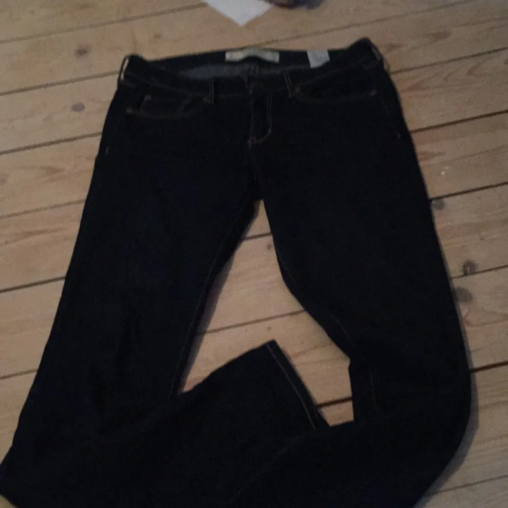 Knappt använda Abercrombie jeans strl 6L. Jeans & Byxor.