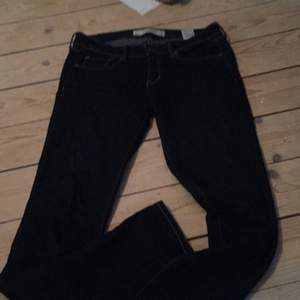 Knappt använda Abercrombie jeans strl 6L