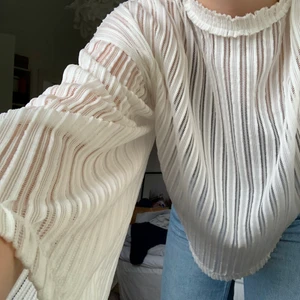 Vit blus  - Superfin vit blus med vida ärmar. Knappt använd så i fint skick☺️