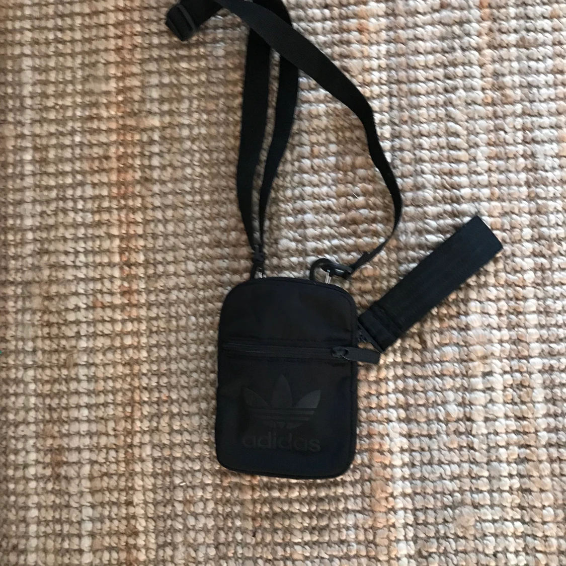 Adidas ”magväska” 
