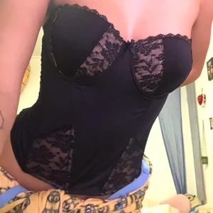 Korsett - Svart jätte fin korsett knappt använd 