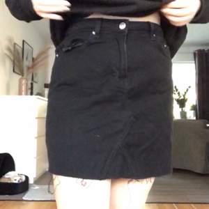 Jeans kjol från HM Köpt för ca 2 år sedan Storlek: 42 50kr + spårbar frakt 63kr