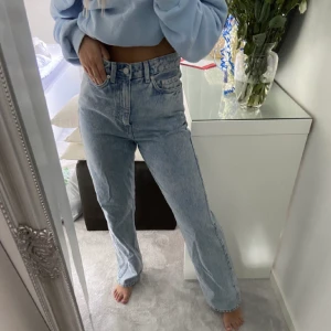 Weekday jeans - Ursnygga jeans, men har liknande. Använt ca 7 ggr. Nypris 550:-