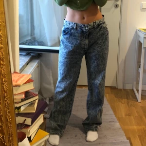 Jeans - Superfina baggy jeans köpte på second hand, märke och storlek oklart, fråga för mått! Jag är 163cm lång och på mig är dem väldigt långa. Möts upp eller fraktar!💖💖