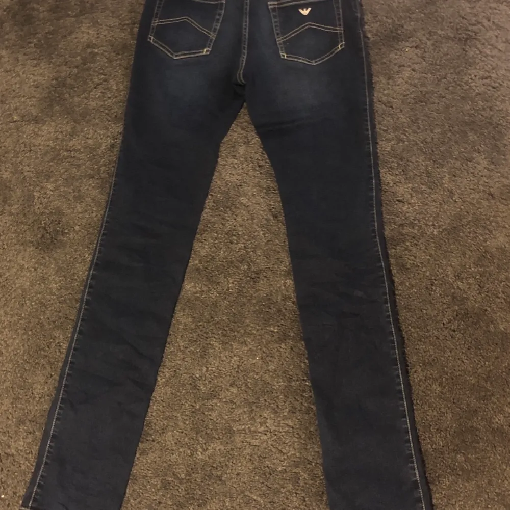 Armani junior jeans, skick 9/10 Strl: 172cm (15år) Nypris: 1000kr. Jeans & Byxor.