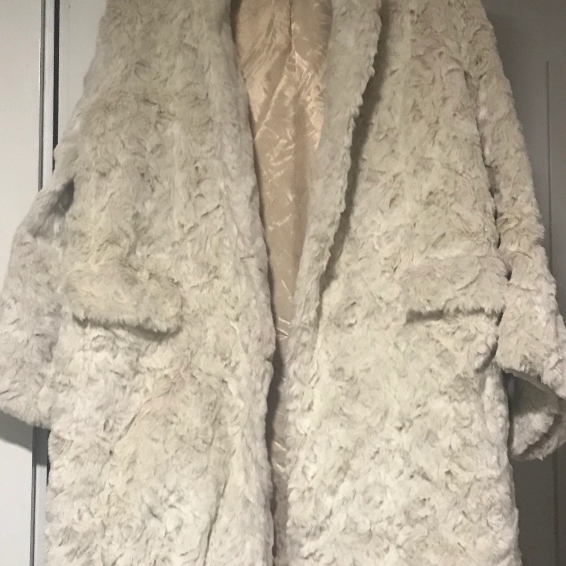 Vit pälsjacka 