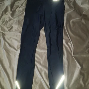 Träningsbyxor  - Träningsbyxor i st M endast provade.