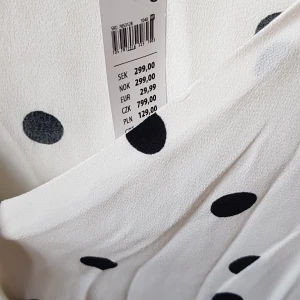 Blus oanvänd med prislapp på - Helt ny oanvänd 