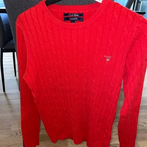 Gant tröjor stickade - Röd: M Marinblå: XS Svart: XS 250kr/styck 2 för 400kr  3 för 550kr 