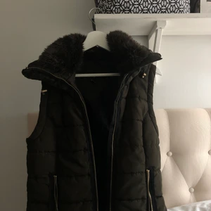 Väst - Super fin väst, använd fåtal gånger, köparen står för frakten