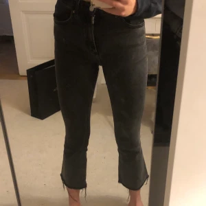 Byxor - Simpel gråa byxor från zara, asss sköna ngl, 