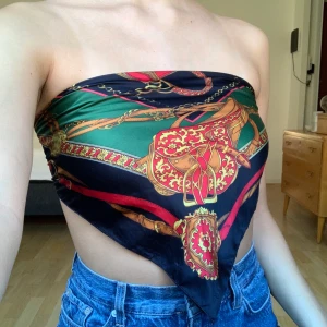 Scarf - Scarf som kan användas som en topp, fint skick! +24kr frakt