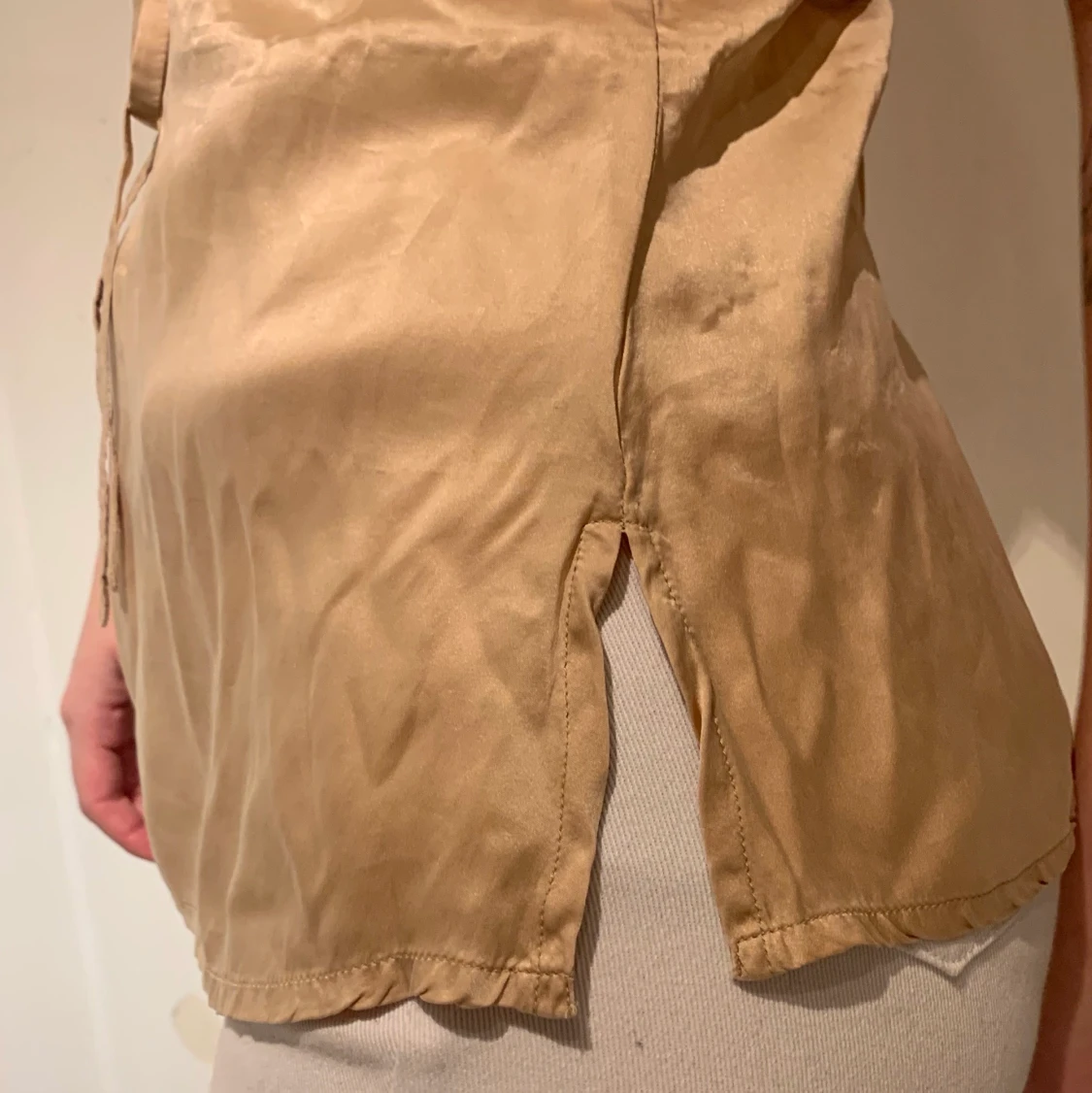 Gulligt linne i champagne färg - 90