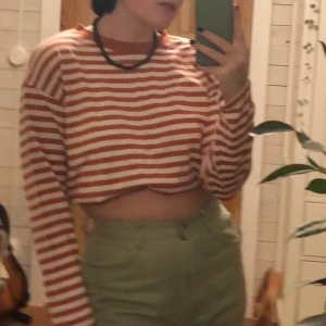 Monki tröja - Söt, orangerandig, långärmad tröja från Monki :)