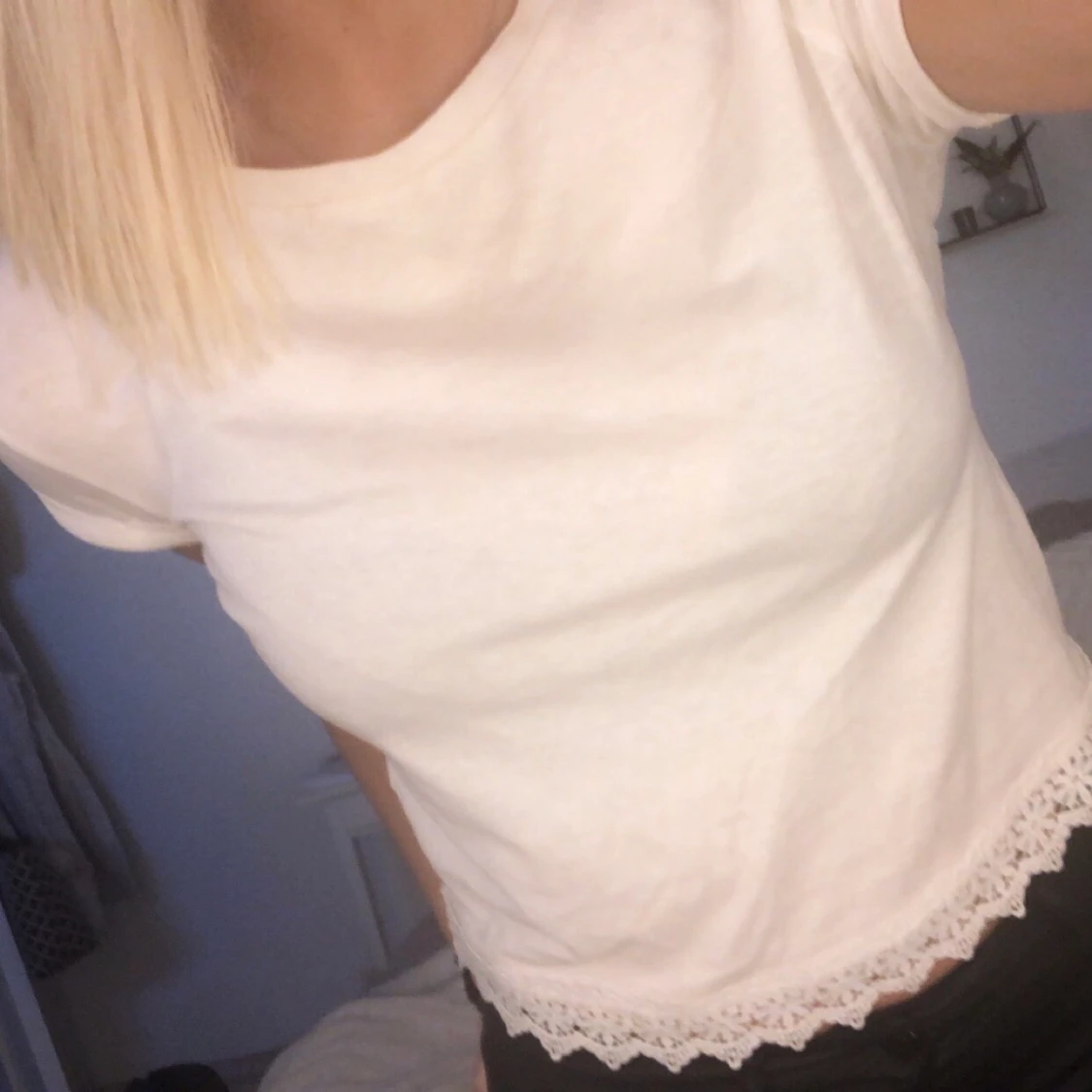 Tröja med detaljer nertill