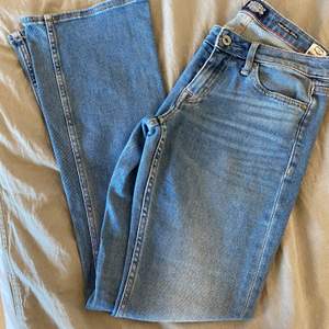 Nu säljer jag ett par jätte snygga jeans från crocker som sällan används! Jag köpte de för 500kr 