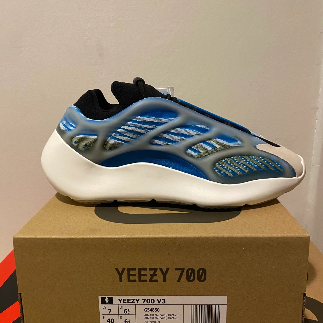 Adidas Yeezy 700 arzareth 