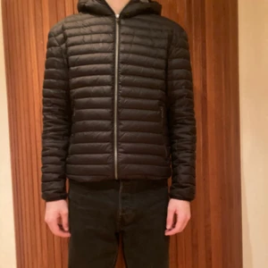 Colmar jacka  - En svart Colmar jacka med grått foder på insidan.        Nypris: 3500kr, cond 8/10