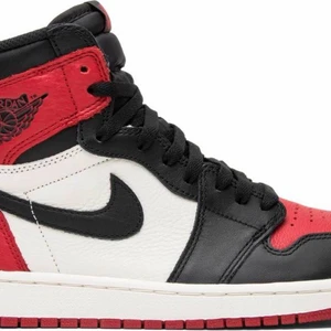 Jordan, LW, Supreme  - Har du några Hypr plagg till billiga priser?🔥🔥🔥 Hör av dig om du har eller vet någon som har🔥🔥🔥Kola in min Instagram!!!! 