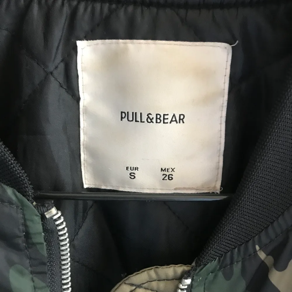 Snygg camo jacka från Pull&Bear i bra skick. Frakt kostar 63kr. Jackor.