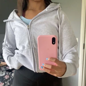 Ziphoodie - Ziphoodie ifrån Cubus😊 ( kanten på snöret har gått upp lite )