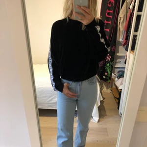 Fiorucci tröja - Svart Fiorucci tröja i velvet använd en gång Storlek XS men passar S