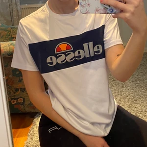 Ellesse T-shirt  - Jättefin och skön T-shirt som knappt är använd! 