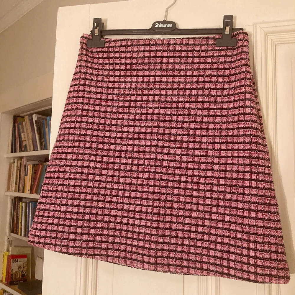 Drömmig kjol från ONE MORE STORY! 💕 Nypris 600 kr, aldrig använd! Stretchigt material. Tar Swish 🌷. Kjolar.