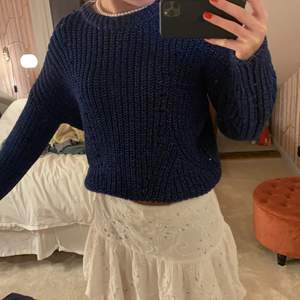 Marinblå stickad tröja från & other stories 💙 säljer pga att jag ej använder den