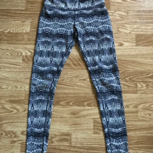 Mönstrade träningsbyxor - Oanvända mönstrade träningsbyxor, köpta på stadium. 
