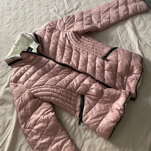 Jacka strl XXL - Bekväm. Kan användas som strl M/L också.