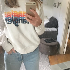 Wrangler sweatshirt - Säljer denna fina sweatshirt från wrangler pga använder inte längre! Storlek M men sitter perfekt på mig som har s/xs (Frakt ingår) 
