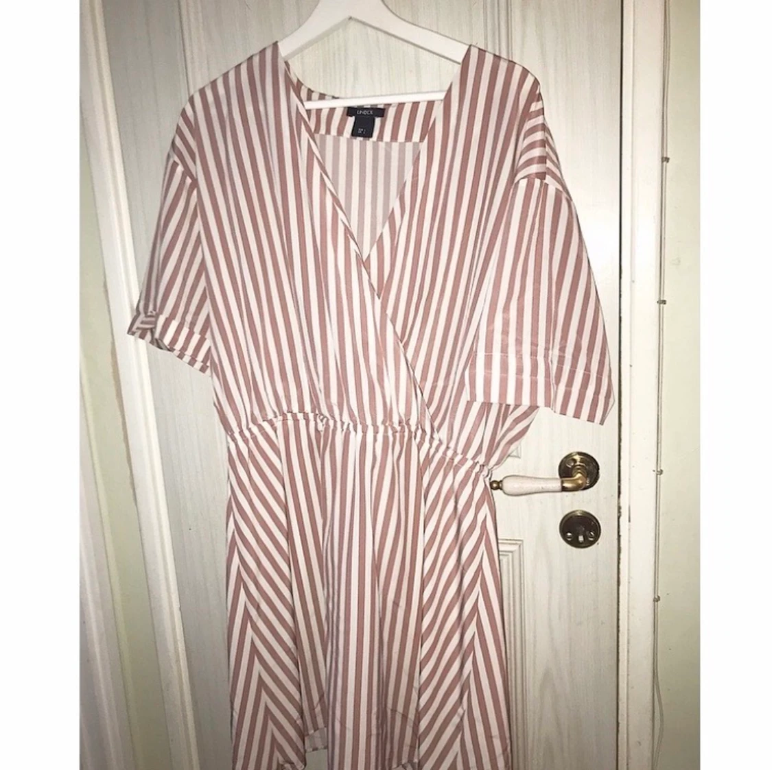 En matt rosa/beige klänning från Lindex