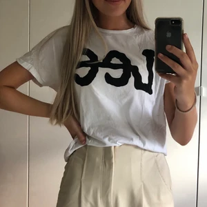 Lee T-shirt  - Fint skick, lite oversized, 100kr inklusive frakt