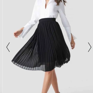  - Säljer min kjol från Nakd eftersom att den inte används längre, men helt nytt skick Nypris: 399 