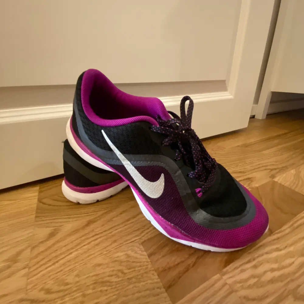 Nike, training skor i storlek 38. Skor.